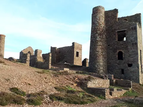 The ruined engine house and chimney of Wheal Coates tin mine on the cliffs near St Agnes